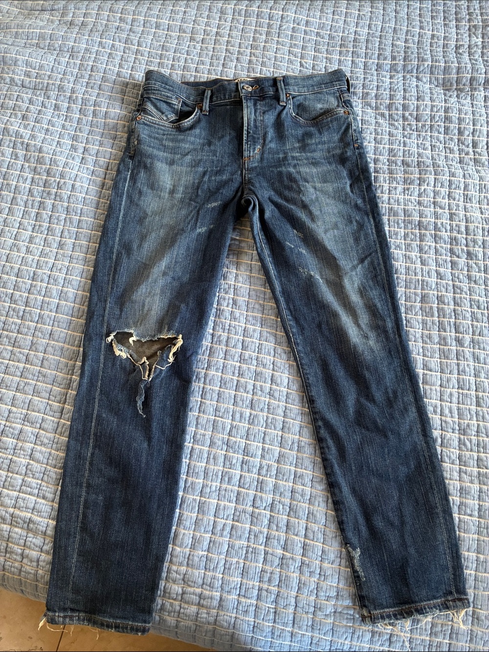 Dark Blue Distressed Straight-Leg Jeans with Knee Rip AGOLDE